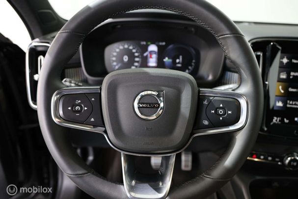 Volvo XC40 Recharge R T4 Design 155 kW image number 16