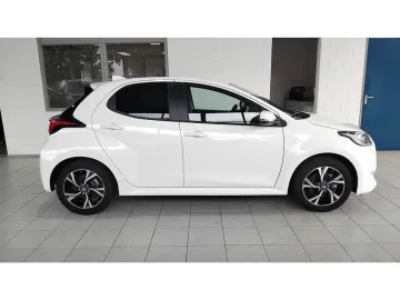 Car image 4