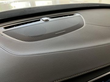 Car image 37