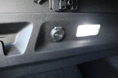 Car image 29