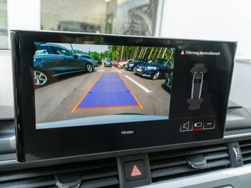 Car image 19