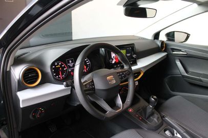 Car image 10