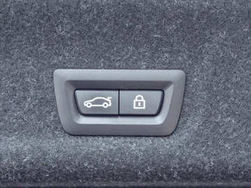 Car image 32