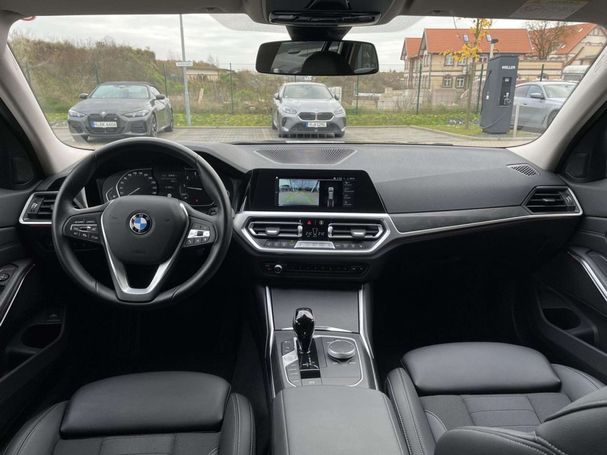 BMW 320i Touring Sport Line 135 kW image number 19