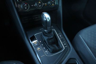 Car image 32