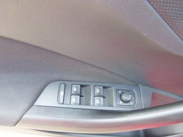 Car image 37