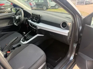 Car image 27