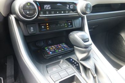 Car image 14