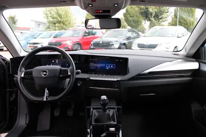 Car image 17