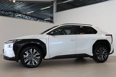 Car image 2