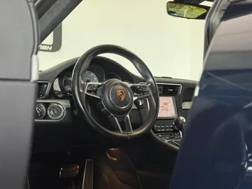 Car image 30