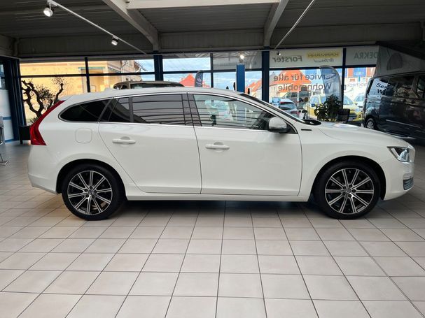 Volvo V60 D6 Momentum AWD 212 kW image number 2