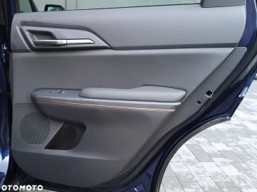 Car image 40