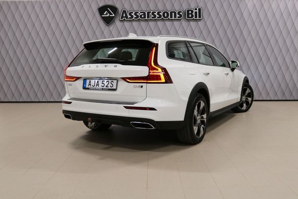 Volvo V60 Cross Country D4 AWD Momentum 140 kW image number 14