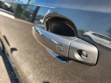 Car image 43