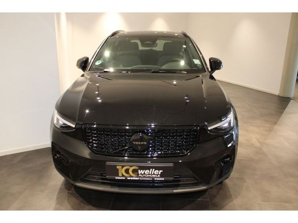 Volvo XC40 B3 Plus Black Edition 120 kW image number 2