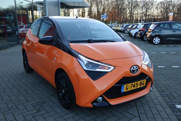 Toyota Aygo X 53 kW image number 8