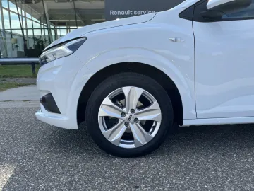 Car image 25