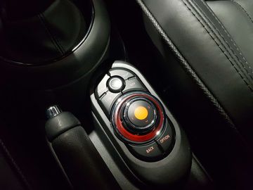 Car image 32