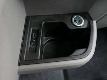 Car image 32