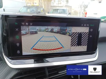 Car image 19