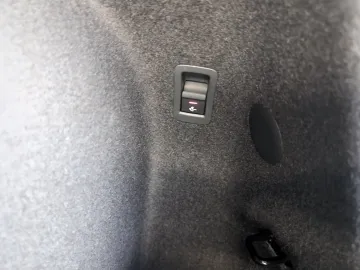 Car image 36