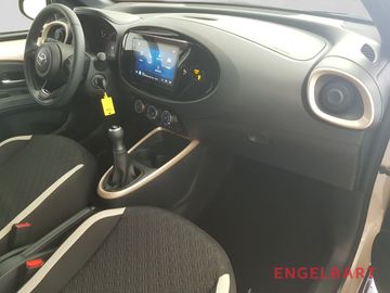 Car image 11