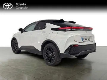 Car image 4