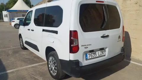 Car image 3