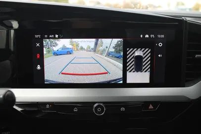 Car image 19