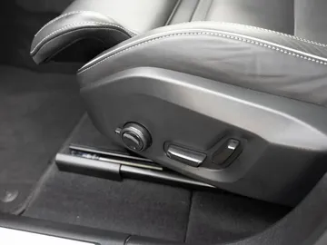 Car image 46