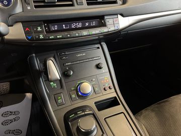 Car image 14