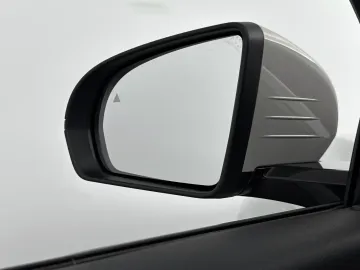 Car image 32