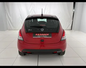 Car image 15