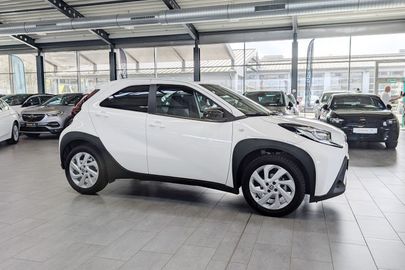 Car image 14