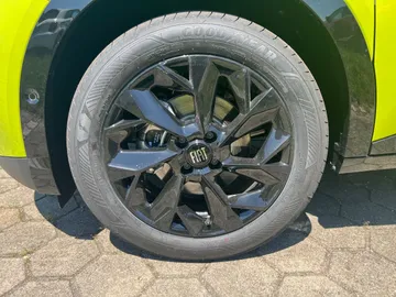 Car image 30