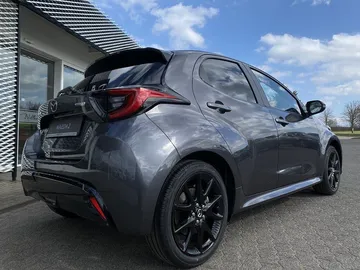 Car image 4