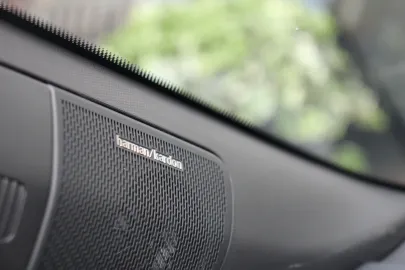 Car image 27