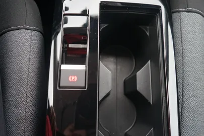 Car image 32