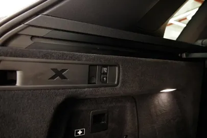 Car image 40