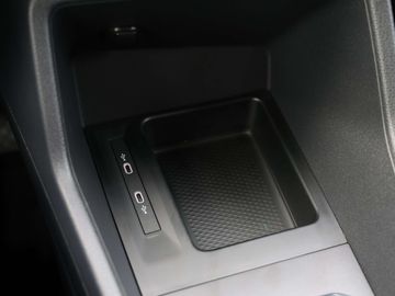 Car image 37