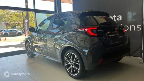 Car image 4