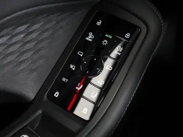 Car image 34