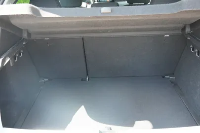 Car image 34