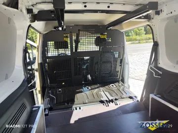 Car image 28