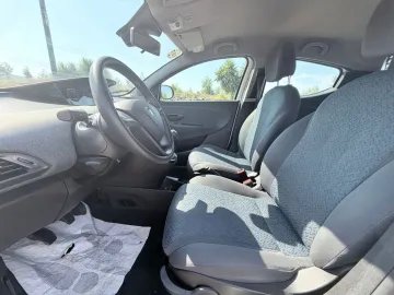 Car image 24