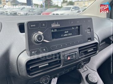 Car image 37