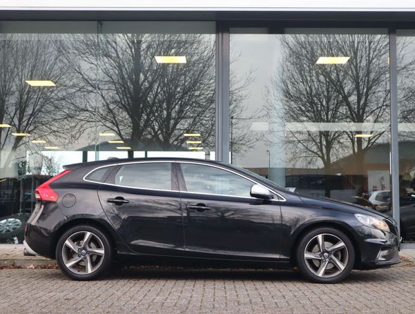 Volvo V40 T3 110 kW image number 1