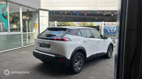 Car image 4