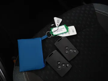 Car image 32